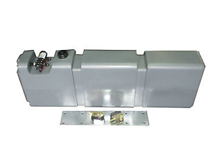 65 LITRE LONG WATER TANK WITH MOUNT KIT AND 12V PUMP.  PRV65L-P-MK